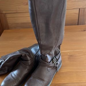 High boots. Zip up. 8/9